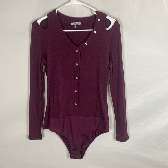 EUC White Birch Purple Long Sleeve Cold Shoulder Ribbed Bodysuit -Size Large - Picture 2 of 8